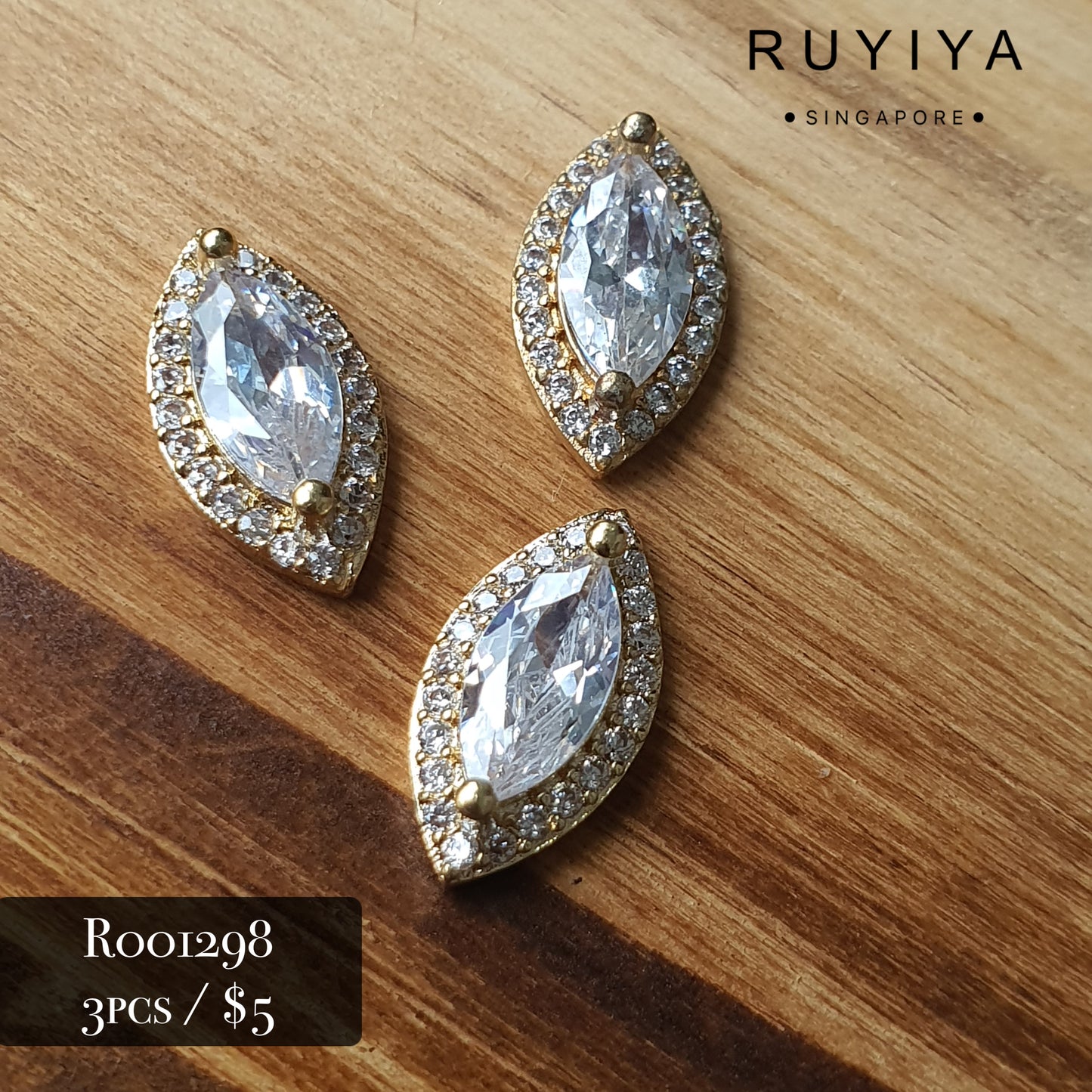 GOLD HORSE EYE CRYSTAL CHARM R001298