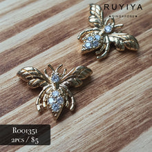 Load image into Gallery viewer, GOLD QUEEN BEE CRYSTAL CHARM R001351