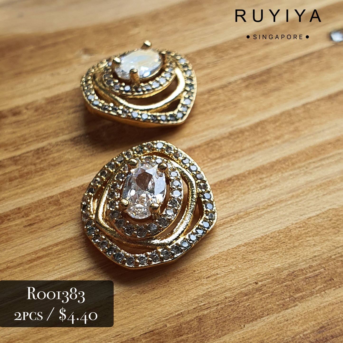 GOLD EYE OF THE STORM CRYSTAL CHARM R001383