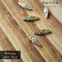 Load image into Gallery viewer, GOLD SMALL ELONGATED DIAMOND CHARM R001424