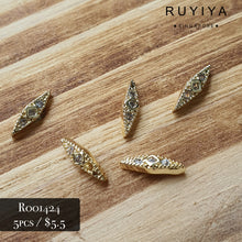Load image into Gallery viewer, GOLD SMALL ELONGATED DIAMOND CHARM R001424