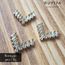 Load image into Gallery viewer, GOLD V-NECKLACE CRYSTAL CHARM R001430