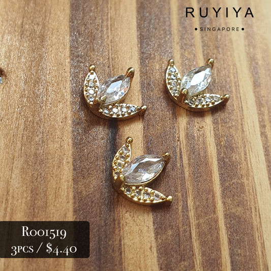 GOLD TREFOIL CRYSTAL CHARM R001519