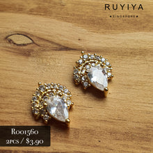 Load image into Gallery viewer, GOLD RADIANT TIARA CRYSTAL CHARM R001560 / URU71