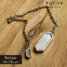 Load image into Gallery viewer, GOLD SHELL CHAIN CHARM R001592