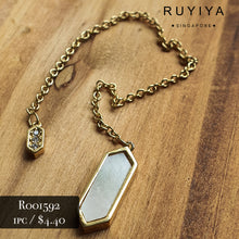 Load image into Gallery viewer, GOLD SHELL CHAIN CHARM R001592