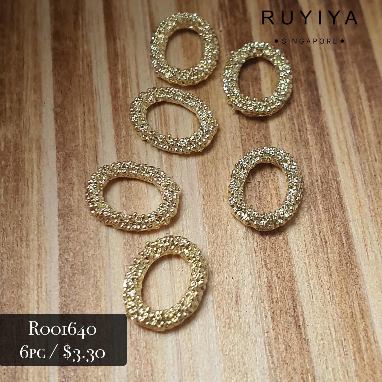 GOLD OVAL TEXTURED FRAME CHARM R001640 / URU32
