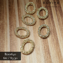 Load image into Gallery viewer, GOLD OVAL TEXTURED FRAME CHARM R001640 / URU32