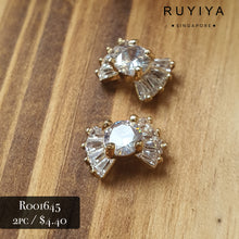 Load image into Gallery viewer, GOLD CRYSTAL BOW CHARM R001645 / URU37