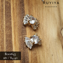 Load image into Gallery viewer, GOLD CRYSTAL BOW CHARM R001645 / URU37