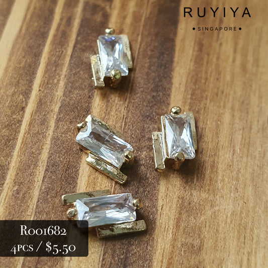 GOLD STAGGERED RECTANGLE CRYSTAL CHARM R001682