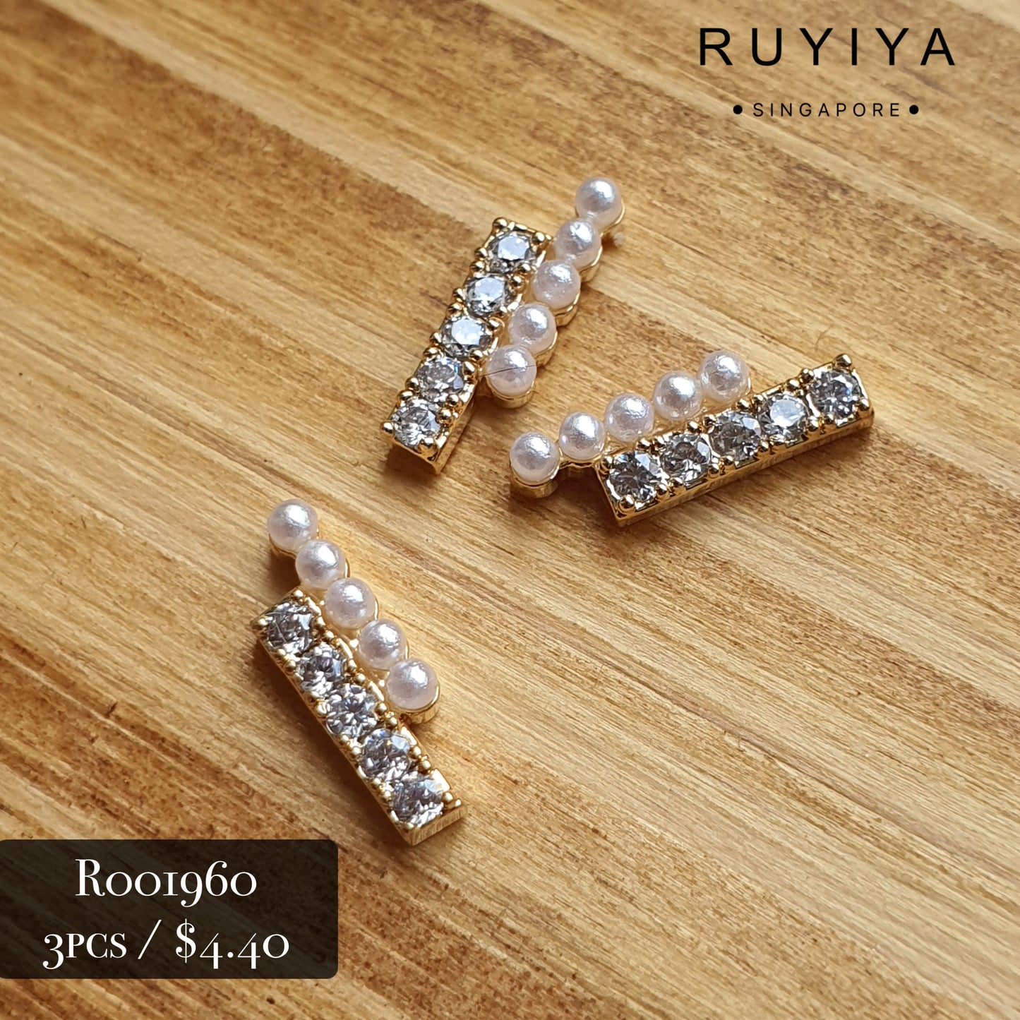 GOLD PEARL & CRYSTAL CHARM URU244 / R001960