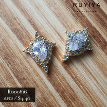 Load image into Gallery viewer, GOLD BRILLIANT DIAMOND-SHAPED CHARM R000616