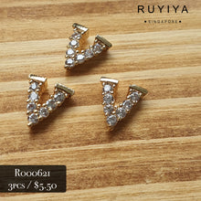Load image into Gallery viewer, GOLD V CRYSTAL CHARM R000621
