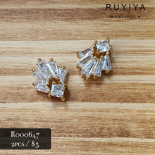Load image into Gallery viewer, GOLD GORGEOUS TIARA CRYSTAL CHARM R000647