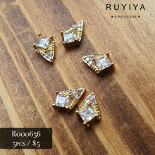 Load image into Gallery viewer, GOLD SMALL DIAMOND-FRAMED CRYSTAL CHARM R000656