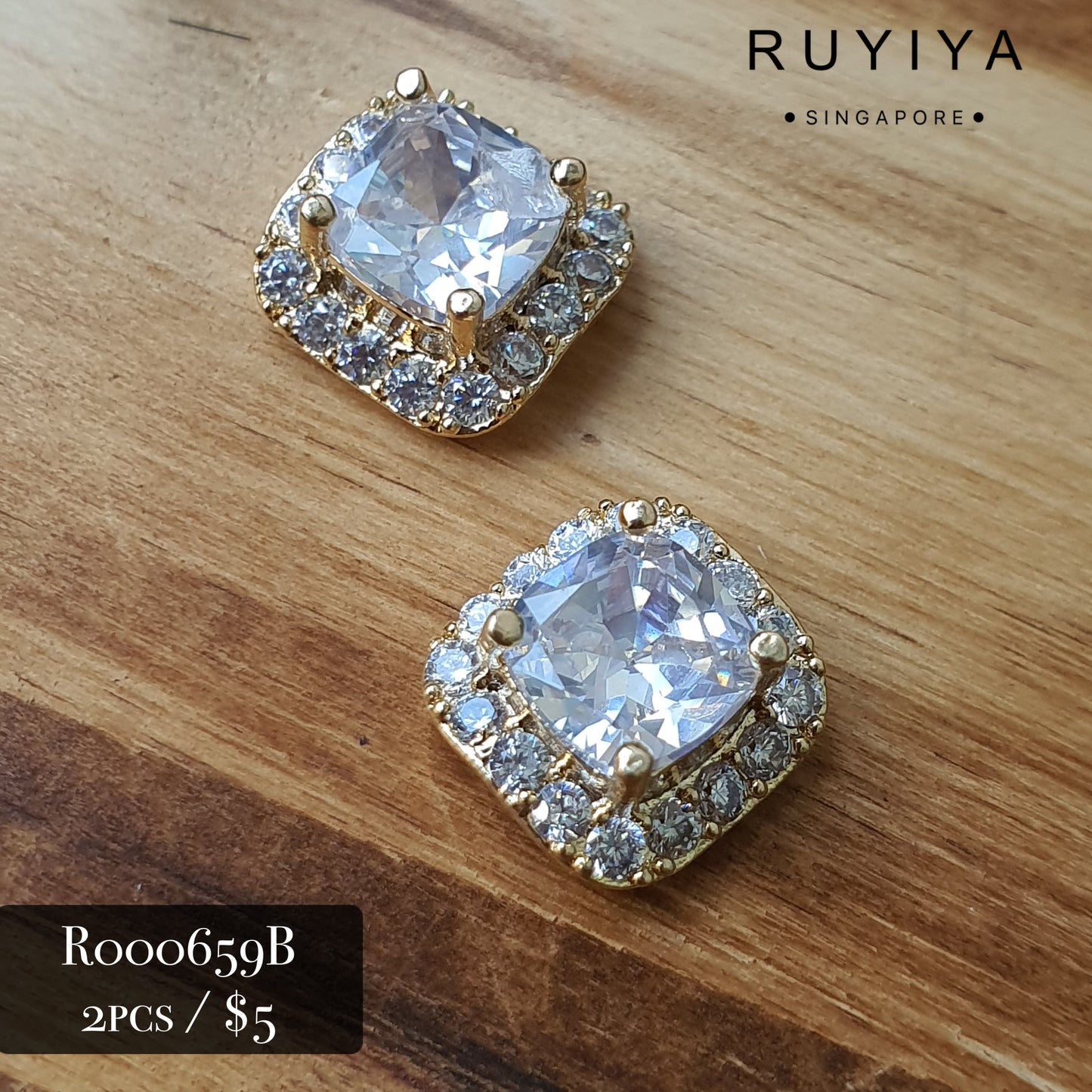 GOLD BIG SQUARE-FRAMED CRYSTAL CHARM R000659B