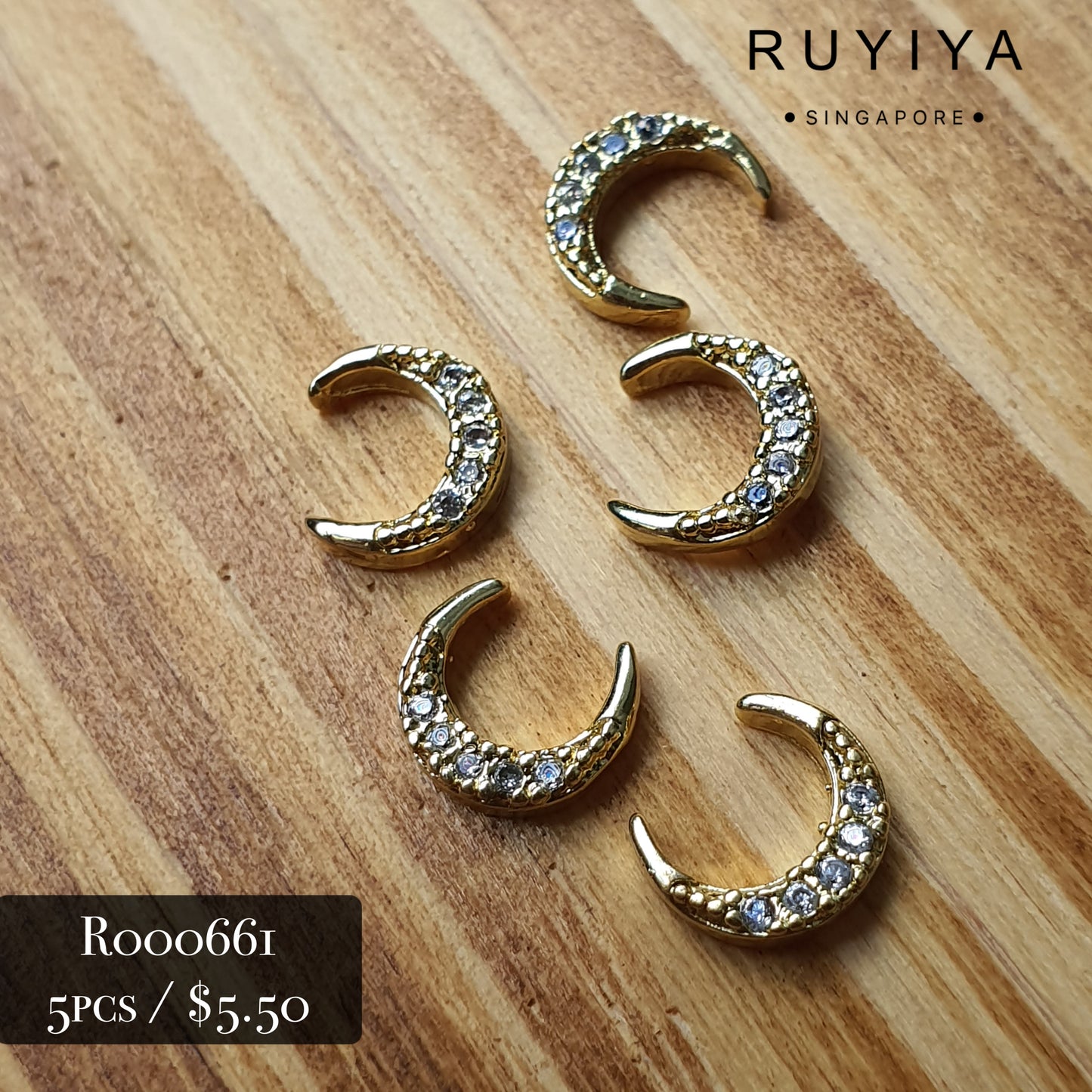 GOLD BIG CRESCENT MOON CHARM R000662