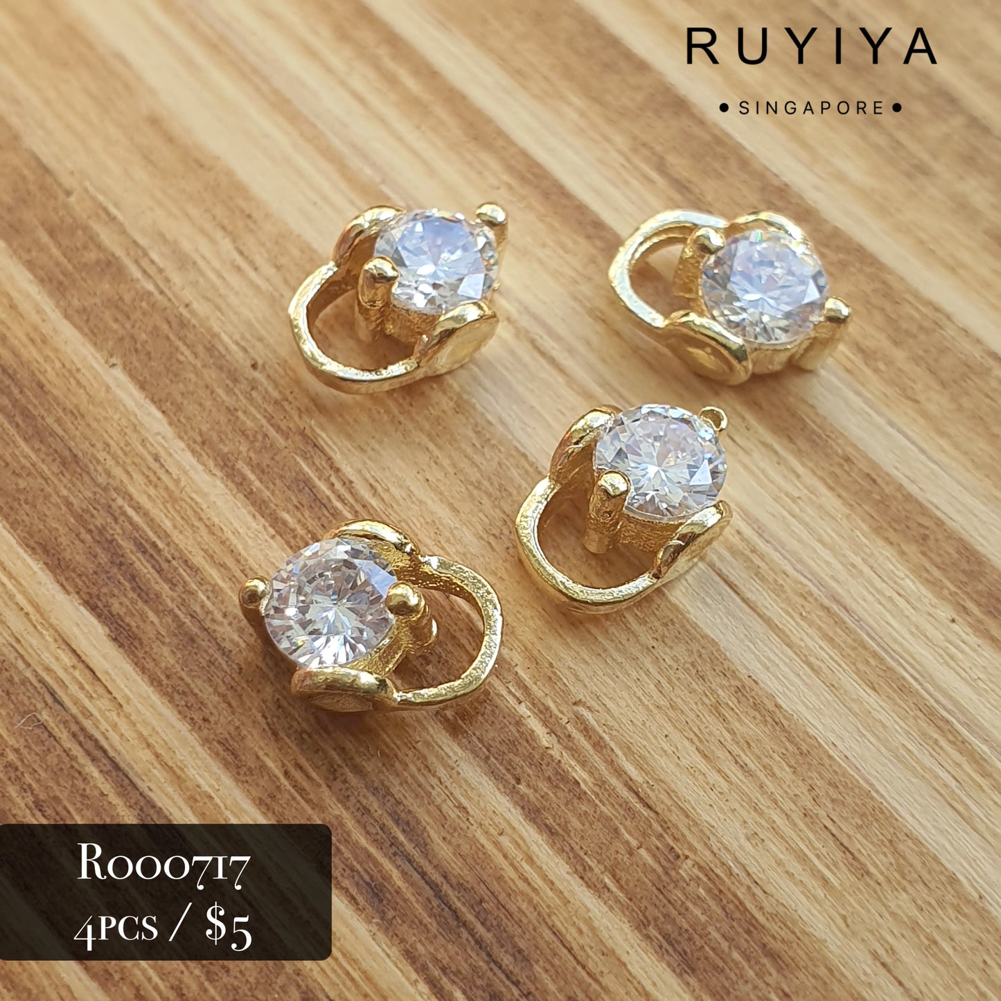 GOLD OVAL LOOP CRYSTAL CHARM R000717