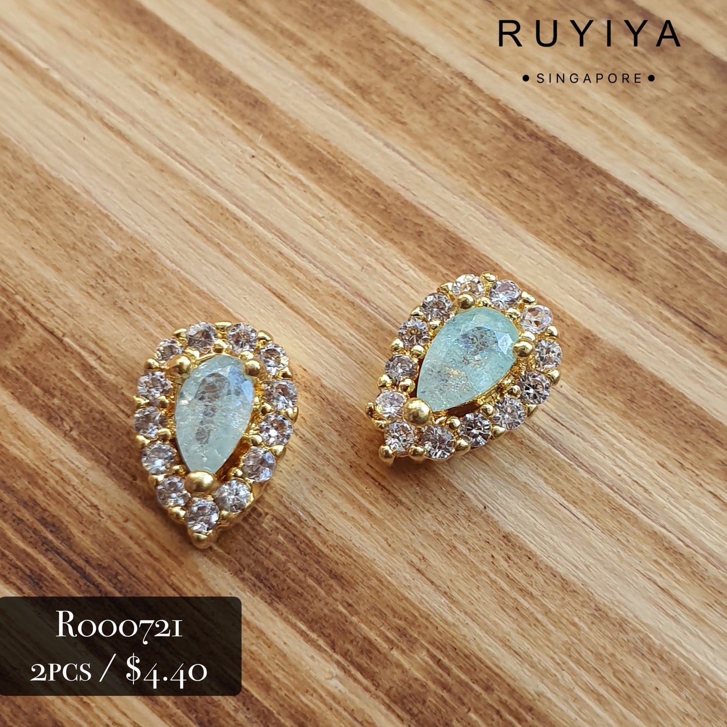 GOLD SMALL TEAR DROP CRYSTAL CHARM (MINT) R000721