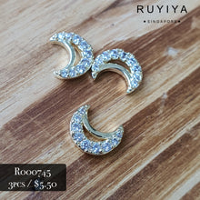 Load image into Gallery viewer, GOLD MOON SHAPED CHARM R000745