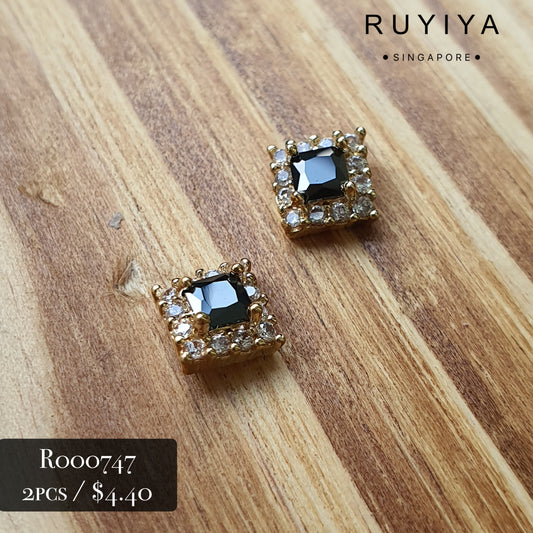 GOLD SQUARE BLACK CRYSTAL CHARM R000747