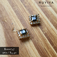 Load image into Gallery viewer, GOLD SQUARE BLACK CRYSTAL CHARM R000747