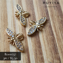Load image into Gallery viewer, GOLD CRYSTAL-WINGED BEE CHARM R000757