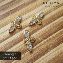 Load image into Gallery viewer, GOLD CRYSTAL-WINGED BEE CHARM R000757