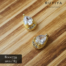 Load image into Gallery viewer, GOLD SMALL TEAR DROP CHARM R000759