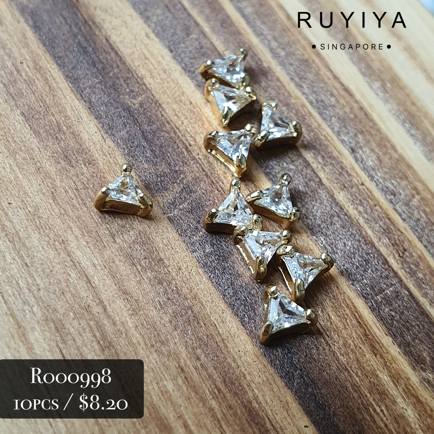 GOLD SMALL TRIANGLE CRYSTAL CHARM R000998