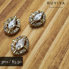 Load image into Gallery viewer, GOLD BRILLIANT HEART CRYSTAL CHARM R001651