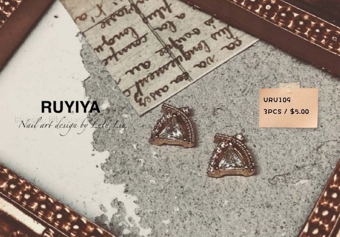 GOLD TRIANGLE GIFT URU109