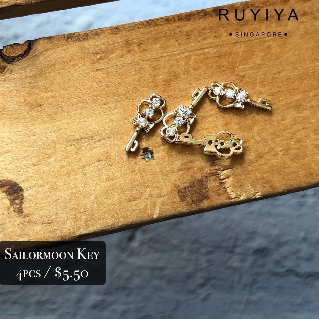 GOLD SAILORMOON KEY