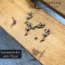 Load image into Gallery viewer, GOLD SAILORMOON KEY