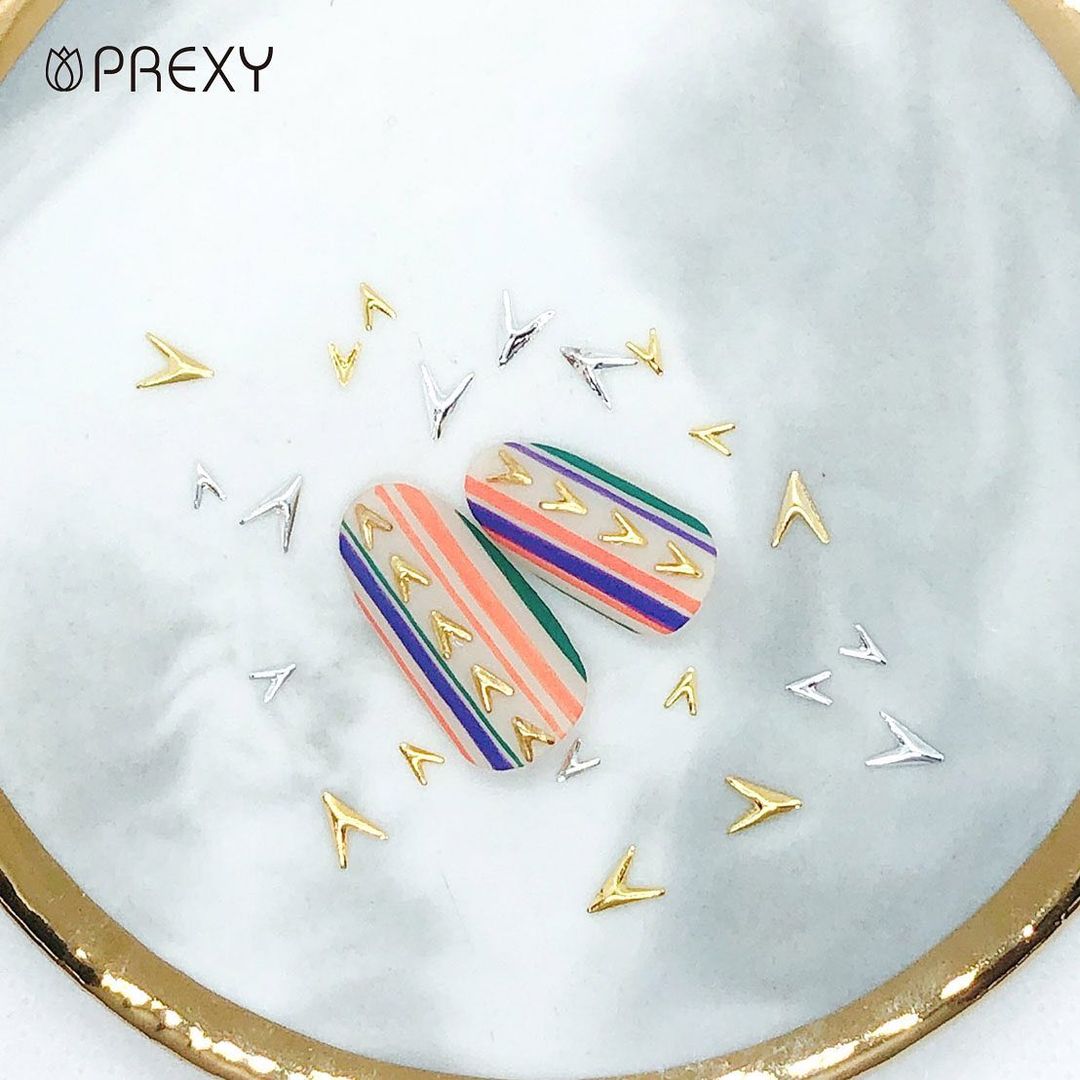 PREXY STUDS V-SHAPED GOLD