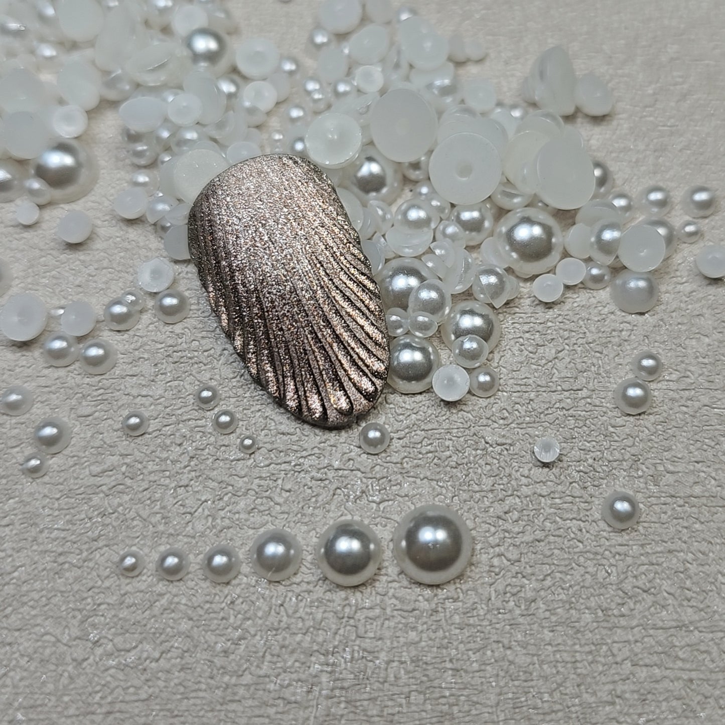 ASSORTED FLATBACK ROUND PEARLS