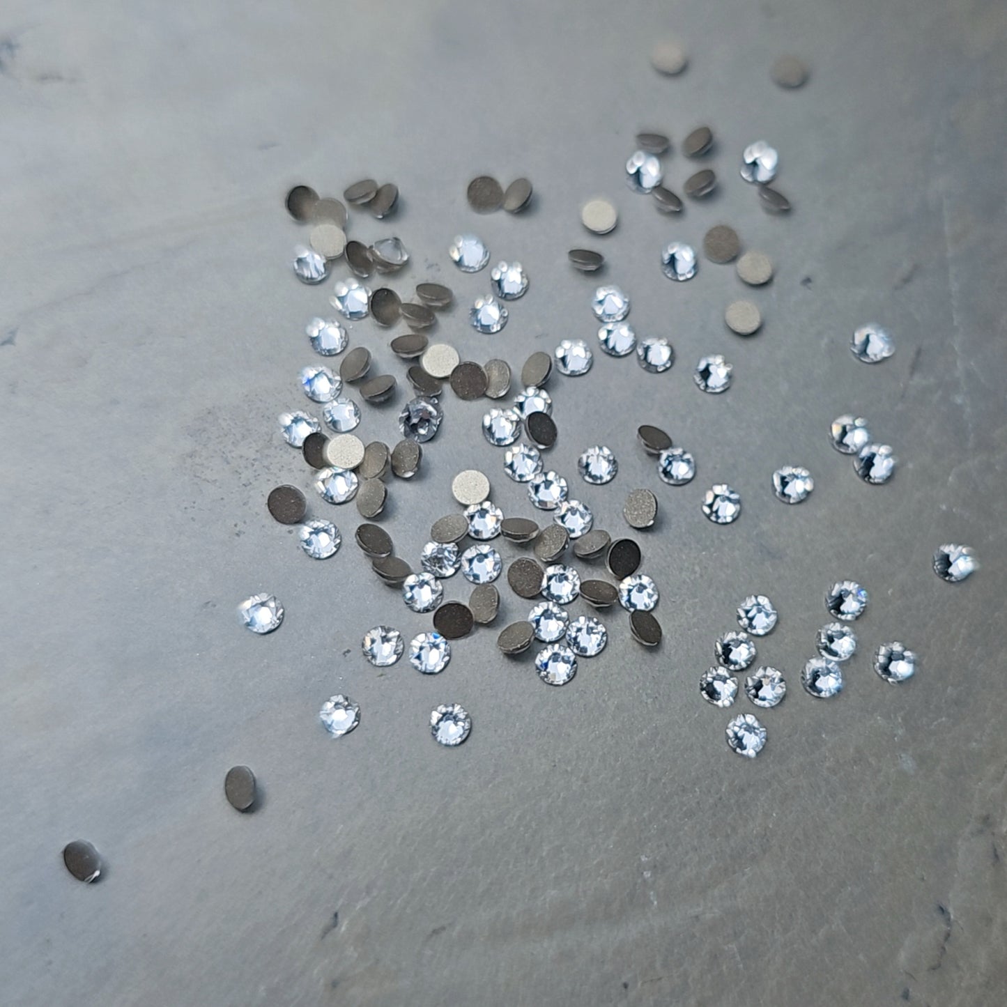 ROUND FLATBACK CRYSTALS BULK PACK (5 SIZES)
