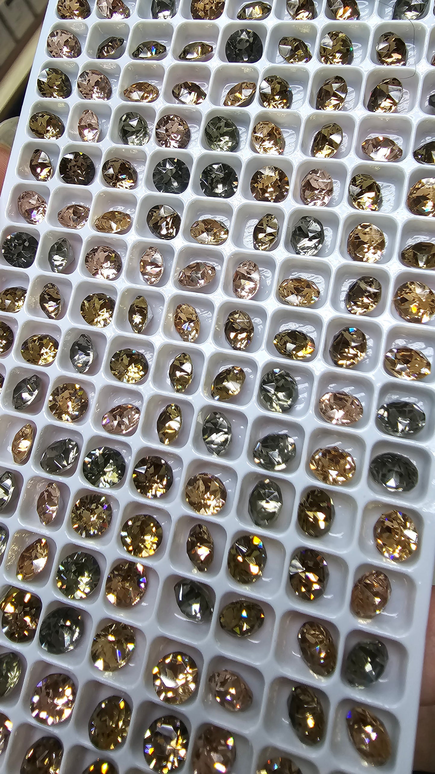 DAZZLING SHINE! ASSORTED 6MM CRYSTAL CHATONS (SWAROVSKI GRADE)