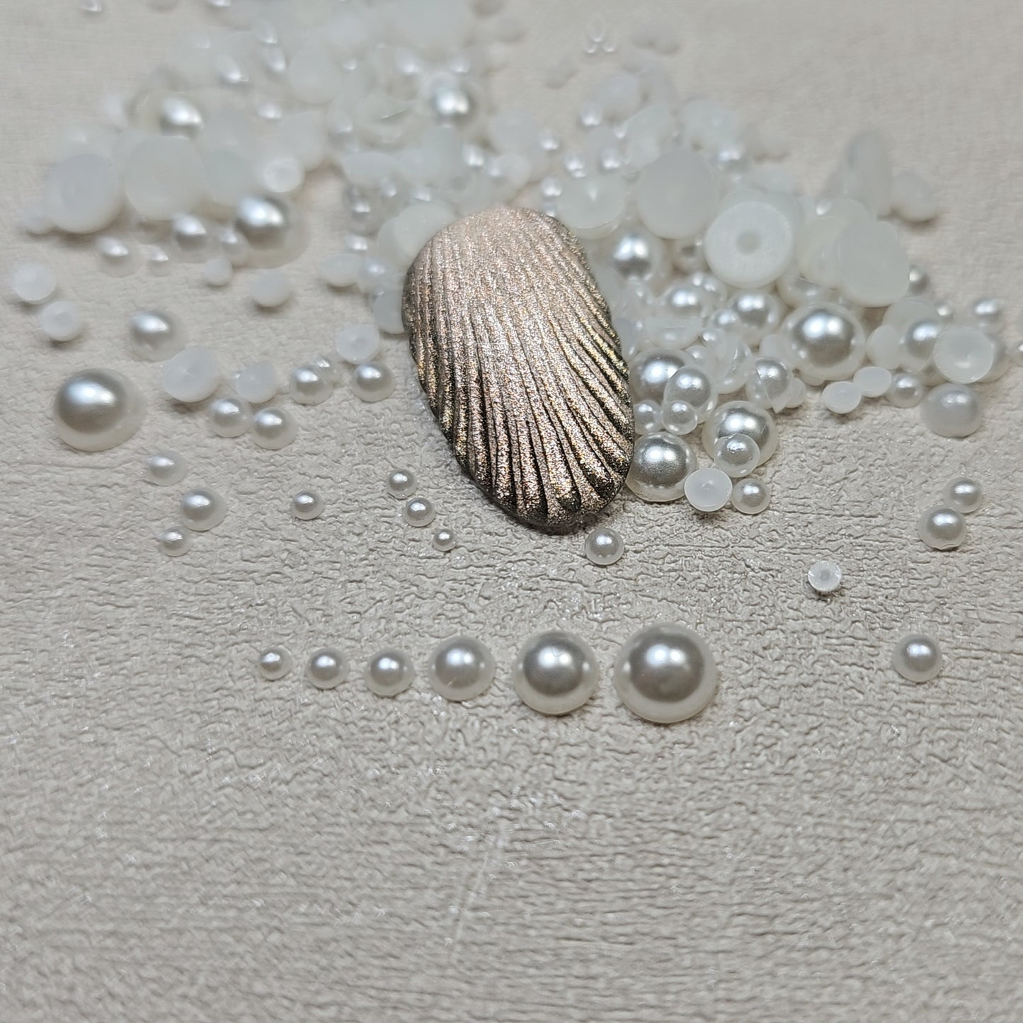 ASSORTED FLATBACK ROUND PEARLS