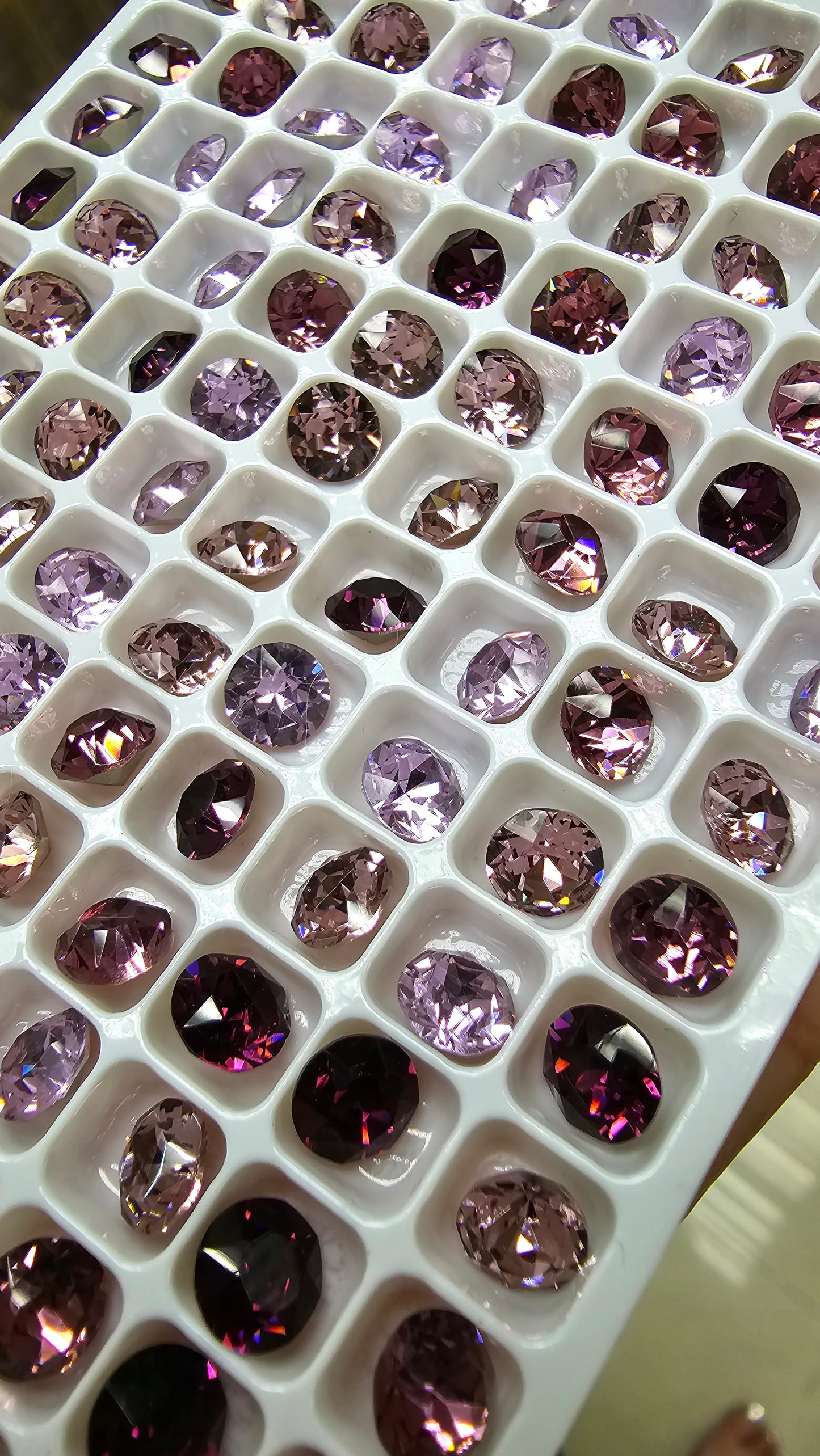DAZZLING SHINE! ASSORTED 6MM CRYSTAL CHATONS (SWAROVSKI GRADE)