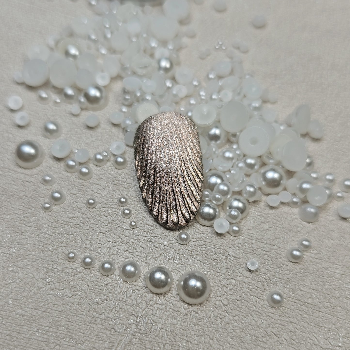 ASSORTED FLATBACK ROUND PEARLS