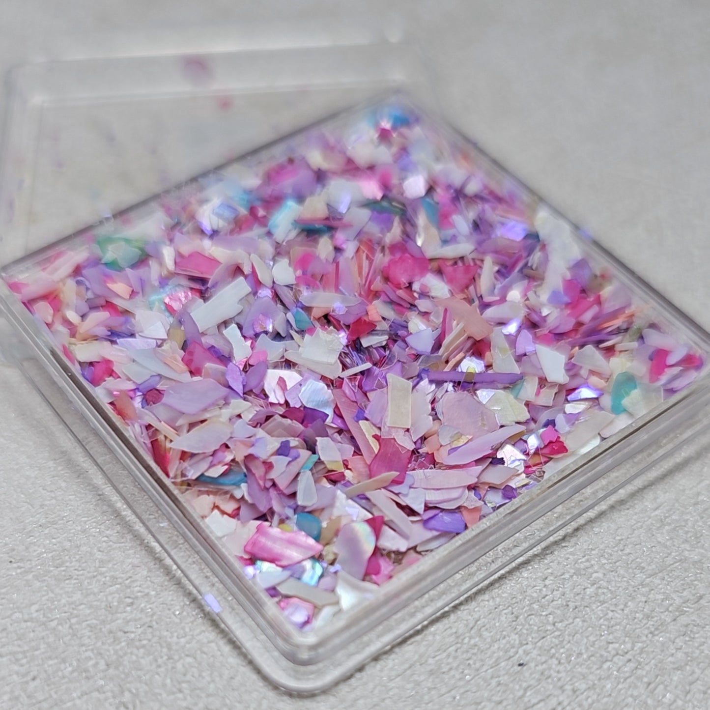 ASSORTED SHELL FLAKES (2 COLOUR VARIATIONS TOTAL)