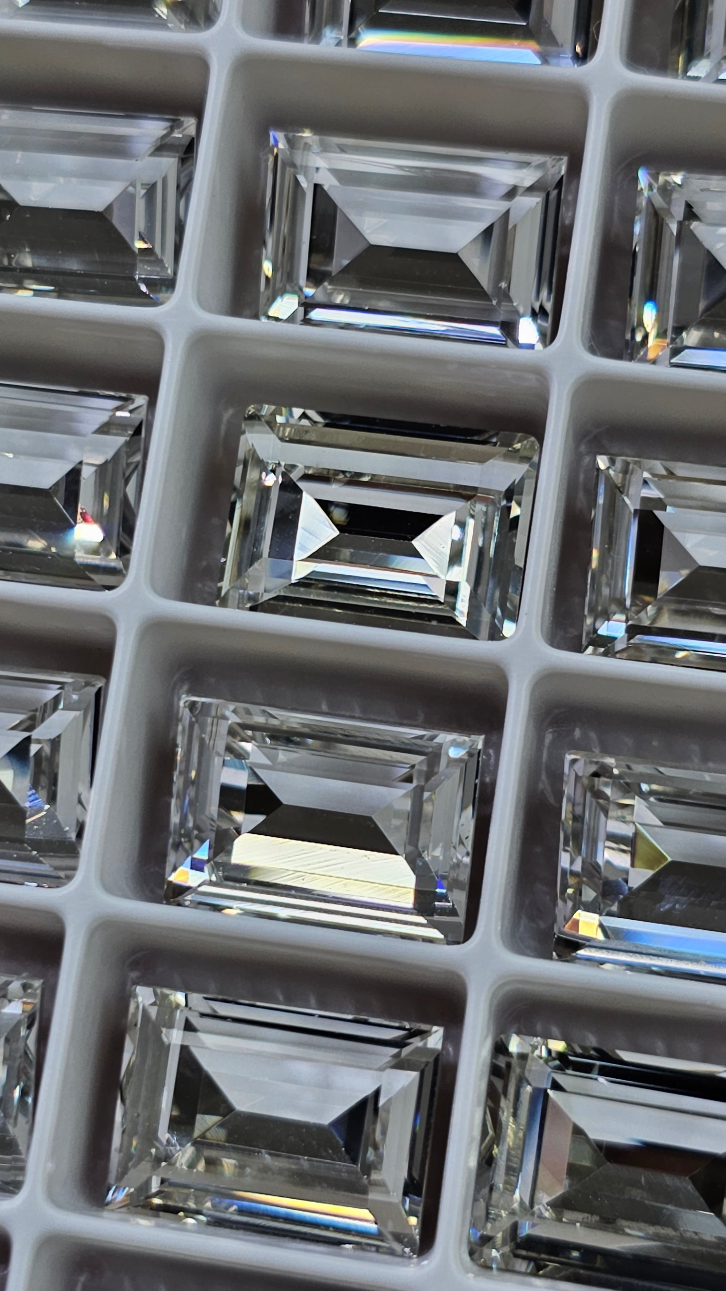 DAZZLING SHINE! CUBIC ZIRCONIA RECTANGLE STEP CUT FANCY SHAPE CHATONS