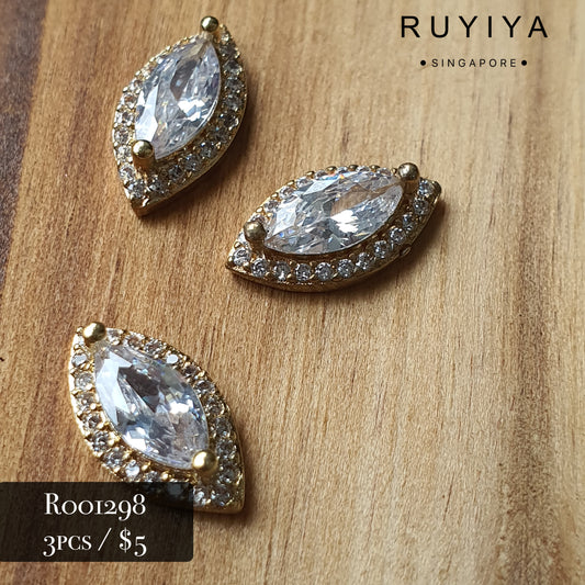 GOLD HORSE EYE CRYSTAL CHARM R001298