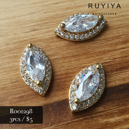 GOLD HORSE EYE CRYSTAL CHARM R001298