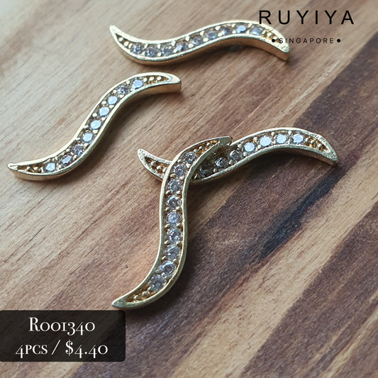 GOLD S-WAVE CRYSTAL CHARM R001340