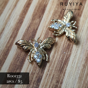 GOLD QUEEN BEE CRYSTAL CHARM R001351