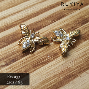 GOLD QUEEN BEE CRYSTAL CHARM R001351