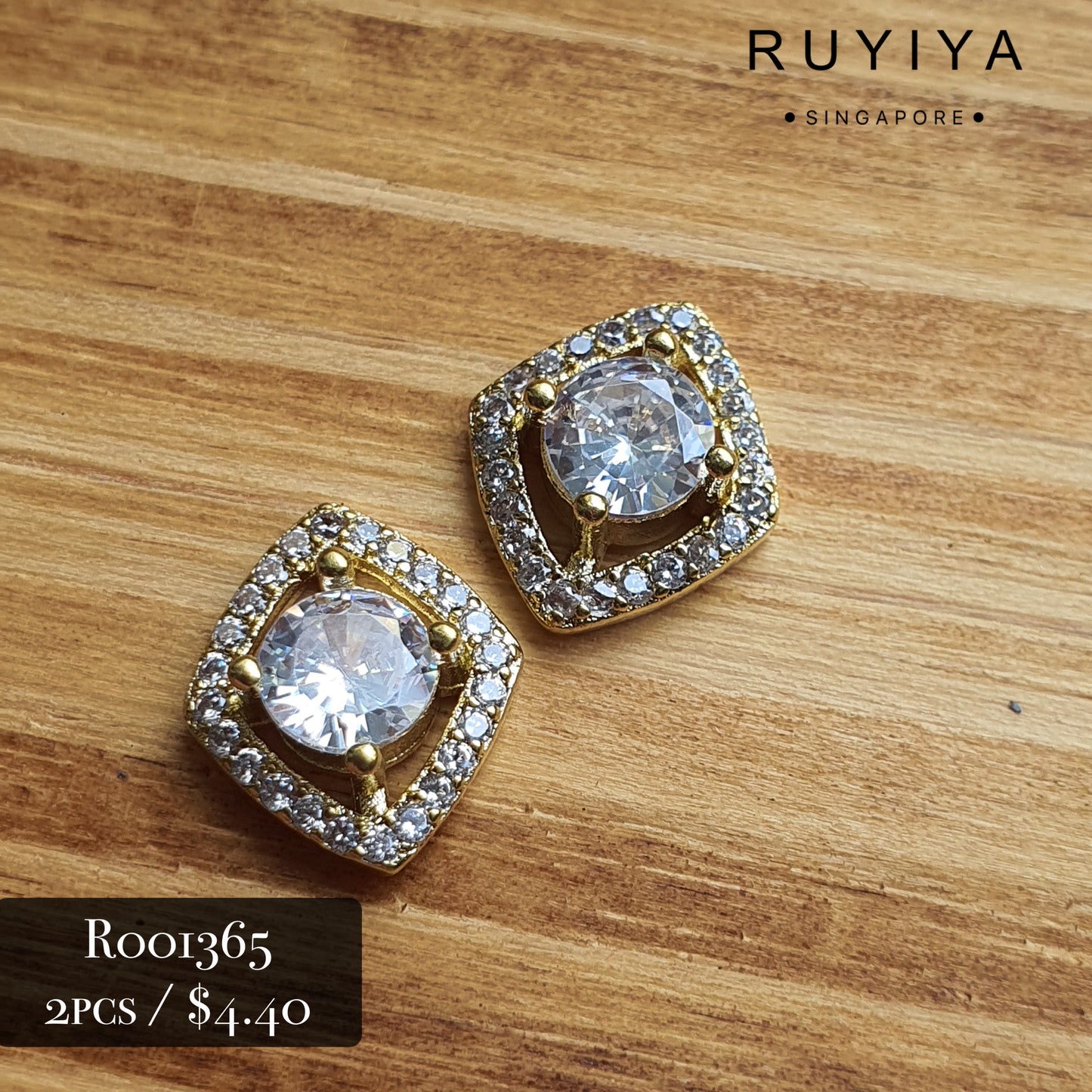 GOLD BRILLIANT FRAMED CRYSTAL CHARM R001365